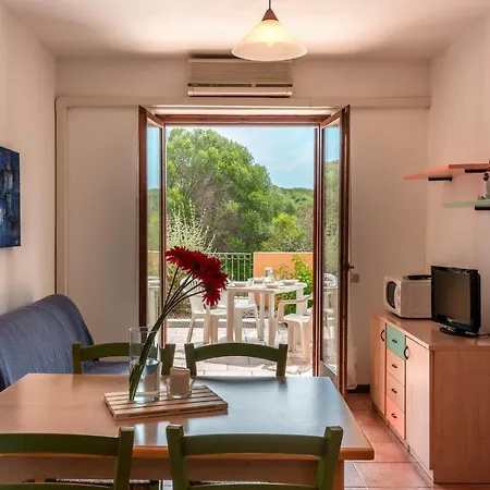 Glorious Le Pavoncelle One Bedroom Sleeps Four Num1454