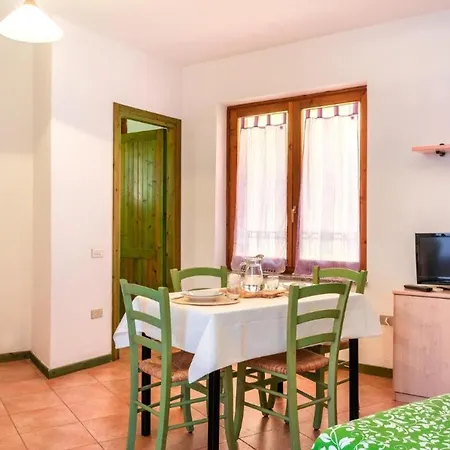 Apartment Glorious Le Pavoncelle One Bedroom Sleeps Four Child Num1454 *