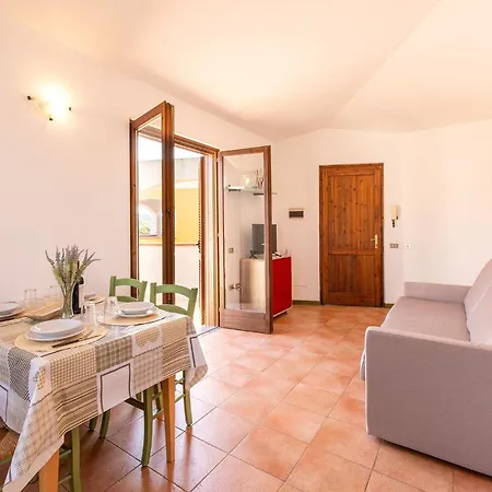 Glorious Le Pavoncelle One Bedroom Sleeps Four Num1454 Santa Teresa Gallura