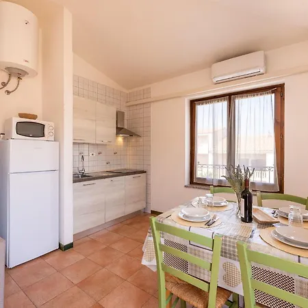 Glorious Le Pavoncelle One Bedroom Sleeps Four Num1454 * Santa Teresa Gallura