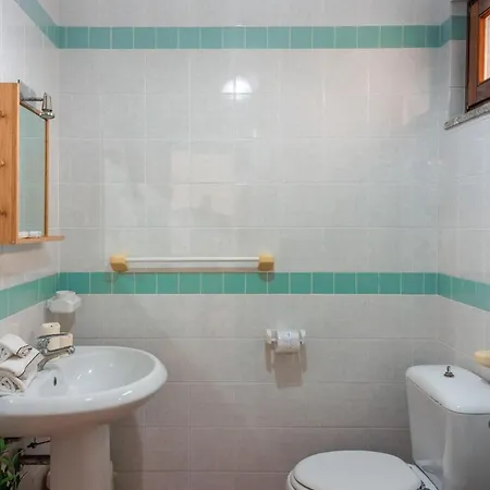 Glorious Le Pavoncelle One Bedroom Sleeps Four Num1454